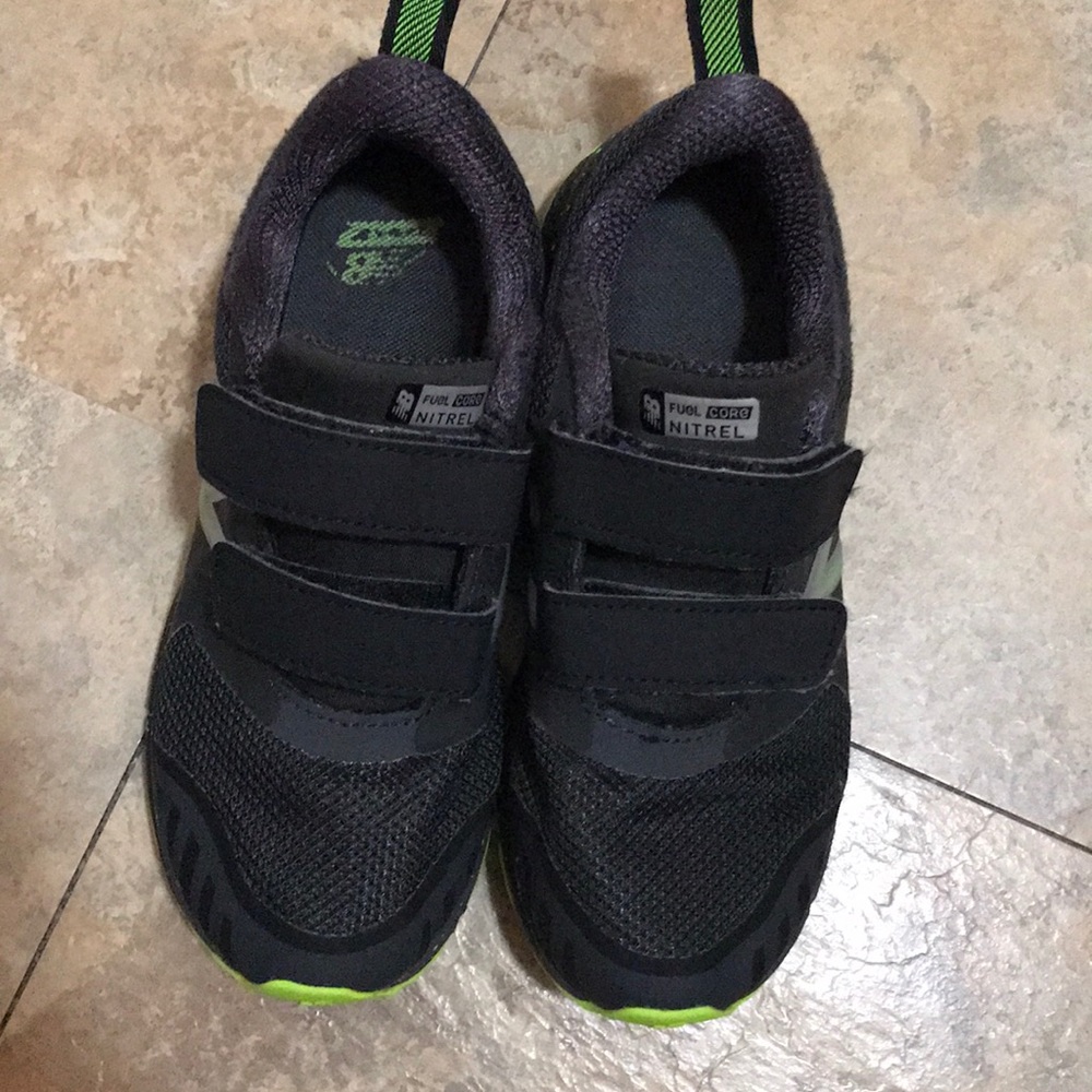 New balance boys fuel core.. size 1.5